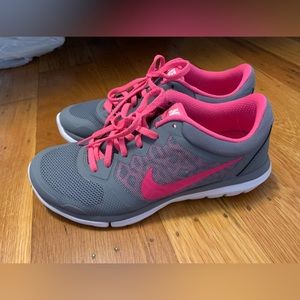 Nike pink and grey running tennis shoes sneakers size 7